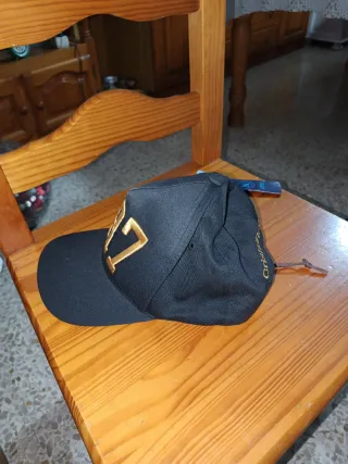 Gorra CR7 Negra y Dorada