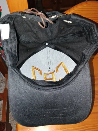 Gorra CR7 Negra y Dorada