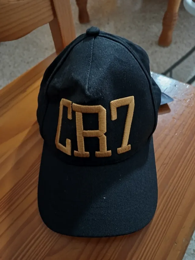 Gorra CR7 Negra y Dorada