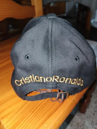 Gorra CR7 Negra y Dorada