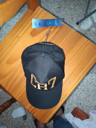 Gorra CR7 Negra y Dorada