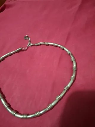 Collar de acero plateado