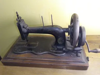 Macchina da cucire Singer dei primi anni del 1900.