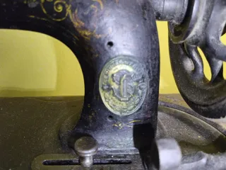 Macchina da cucire Singer dei primi anni del 1900.