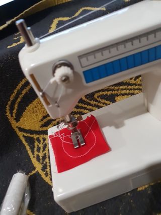 Máquina de coser de juguete