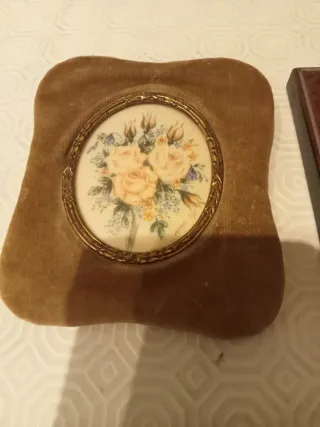 Cornici d'arredamento marroni e oro