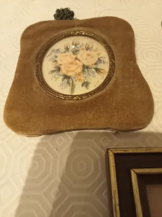 Cornici d'arredamento marroni e oro