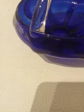 Centrotavola in vetro blu con manico