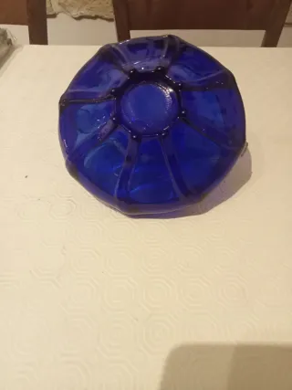 Centrotavola in vetro blu con manico