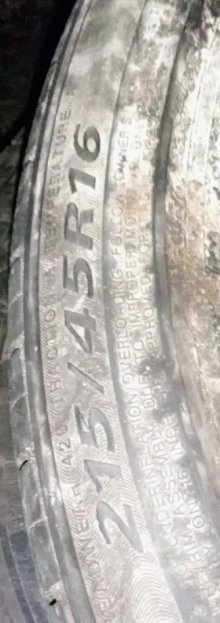 Neumático 215/45/16 95% vida útil