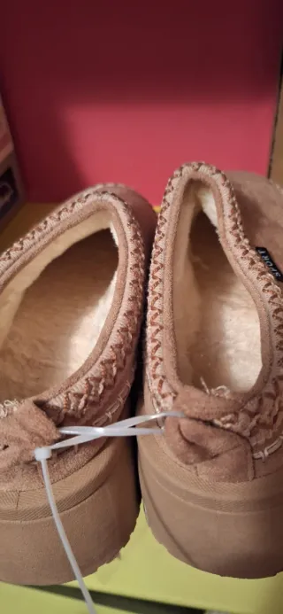 Zuecos de ante beige