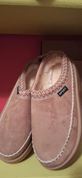 Zuecos de ante beige