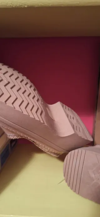 Zuecos de ante beige