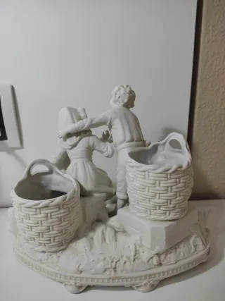 Porcelana biscuit alemana figura niños antigua