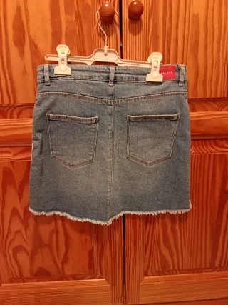 Falda vaquera con rayas laterales