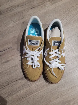 Zapatillas Converse Beige y Marrón Nuevas