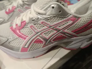 Zapatillas ASICS Blancas y Rosas