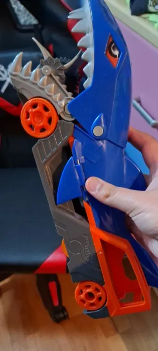 Camião Tubarão Hot Wheels