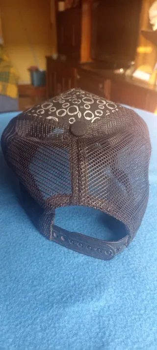 Gorra Converse con círculos blancos