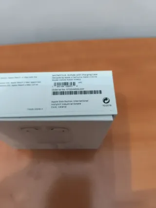 Caja AirPods Apple y cable de carga originales