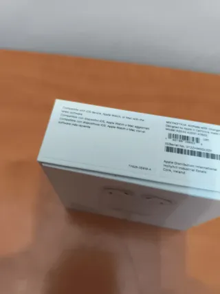 Caja AirPods Apple y cable de carga originales