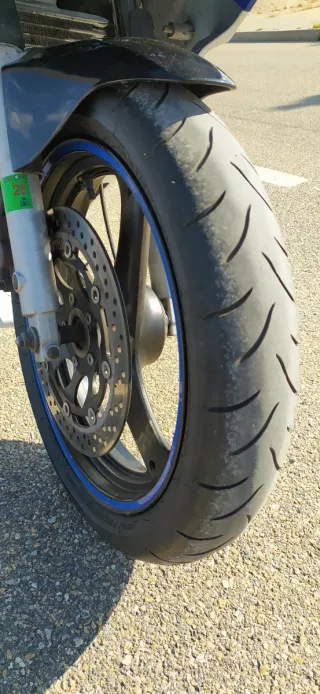 Suzuki GS 500 F Azul y Blanca