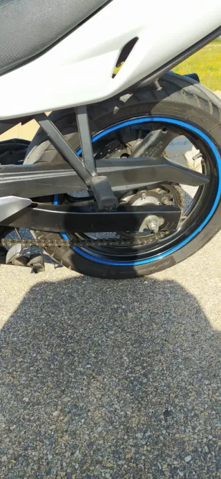 Suzuki GS 500 F Azul y Blanca