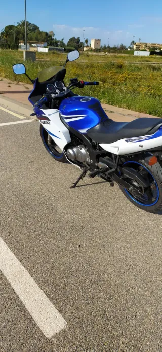 Suzuki GS 500 F Azul y Blanca