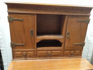 Escritorio antiguo de madera