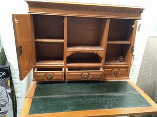 Escritorio antiguo de madera