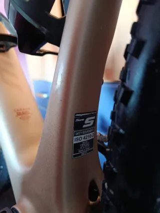 Megamo west 15 carbono. Cambio por carretera.