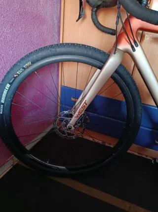 Megamo west 15 carbono. Cambio por carretera.