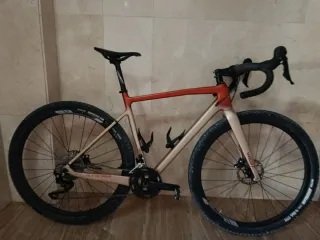 Megamo west 15 carbono. Cambio por carretera.
