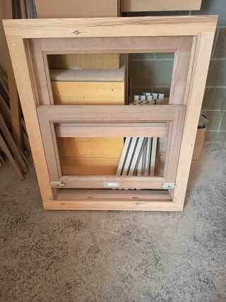 Ventana guillotina madera maciza