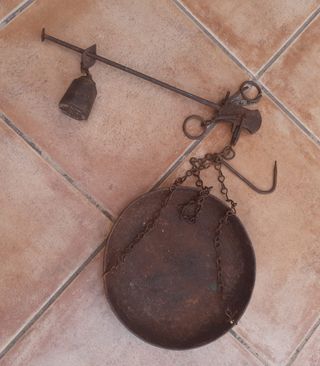 Due bilance romane antiche vintage per decorazione