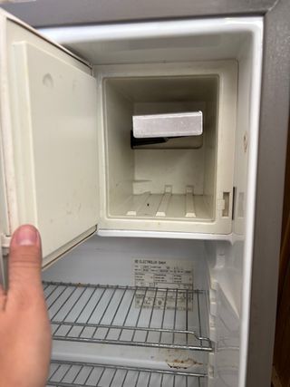 Nevera trivalente para caravana