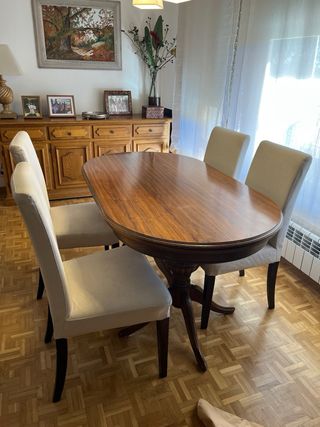 Mesa comedor madera y 4 sillas tapizada