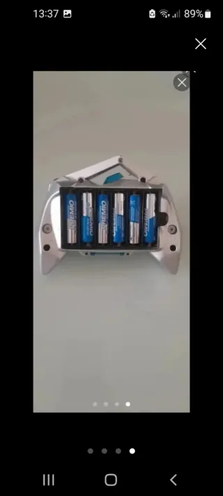 Helicóptero teledirigido azul y dorado