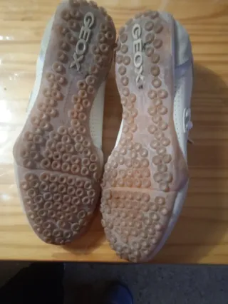 Zapatillas Geox Beige y Blancas