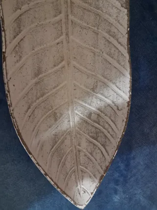 Centro de mesa hoja madera blanco envejecido,