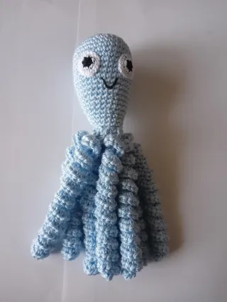 Pulpo a crochet para bebé.(Varios colores).