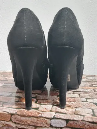 Stivaletti neri con borchie