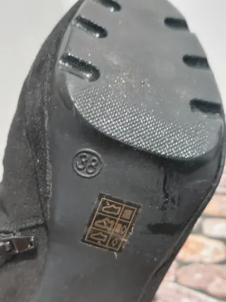 Stivaletti neri con borchie