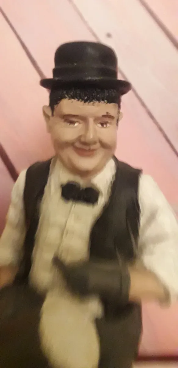 Figuras de resina decorativas2wcm altura 3€ unidad