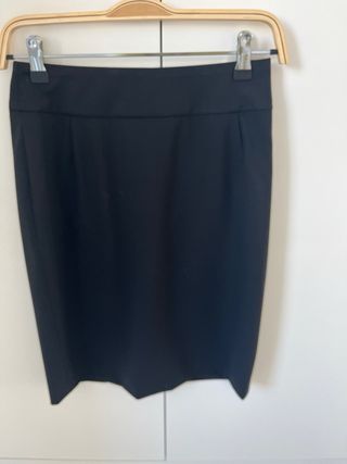 Falda midi Hugo Boss negra