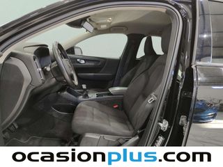 Volvo XC40 T2 Momentum Core 95 kW (129 CV)