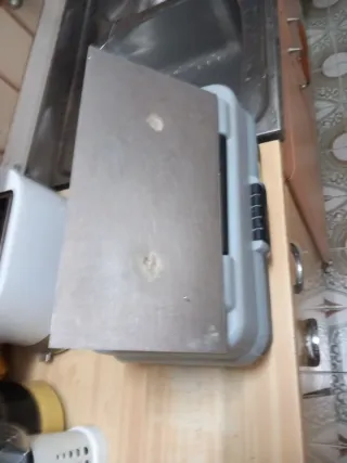 Llana y caja de herramientas con lo básico