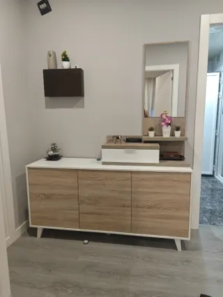 Muebles recibidor en blanco y roble con espejo