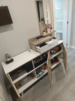 Muebles recibidor en blanco y roble con espejo