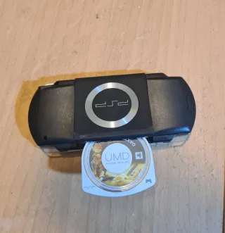 PSP Sony Negra + 3 Juegos